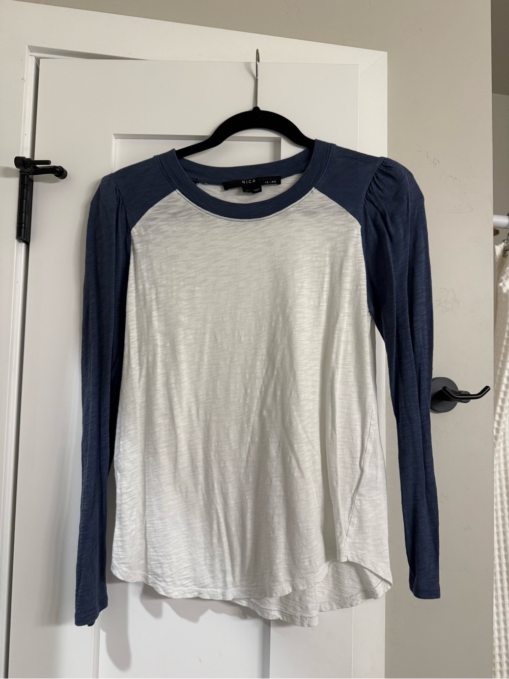Veronica Beard Two-Tone Long Sleeve Raglan Top - White & Navy